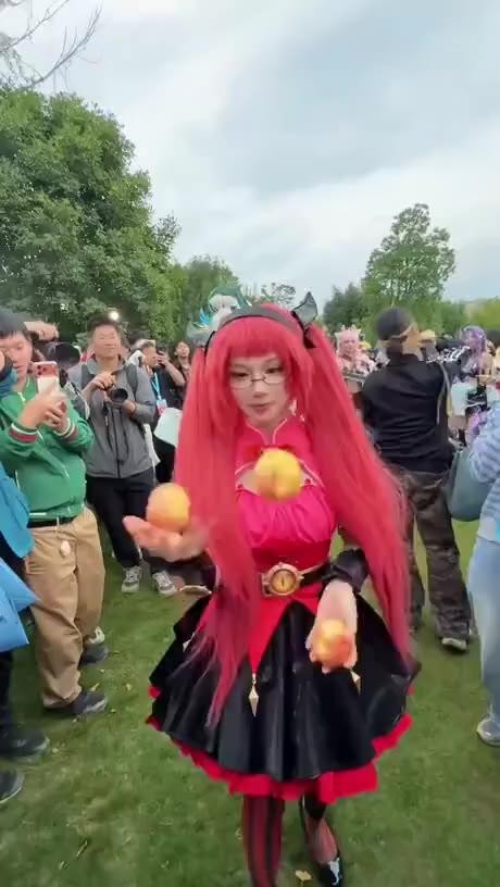 SPORTS SOS | 과일먹는 코스프레녀 확인 필수