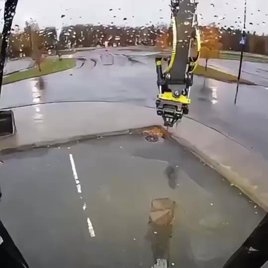 SPORTS SOS | 외국 중장비 기사님의 절묘한 조종 능력 (펌) 확인 필수