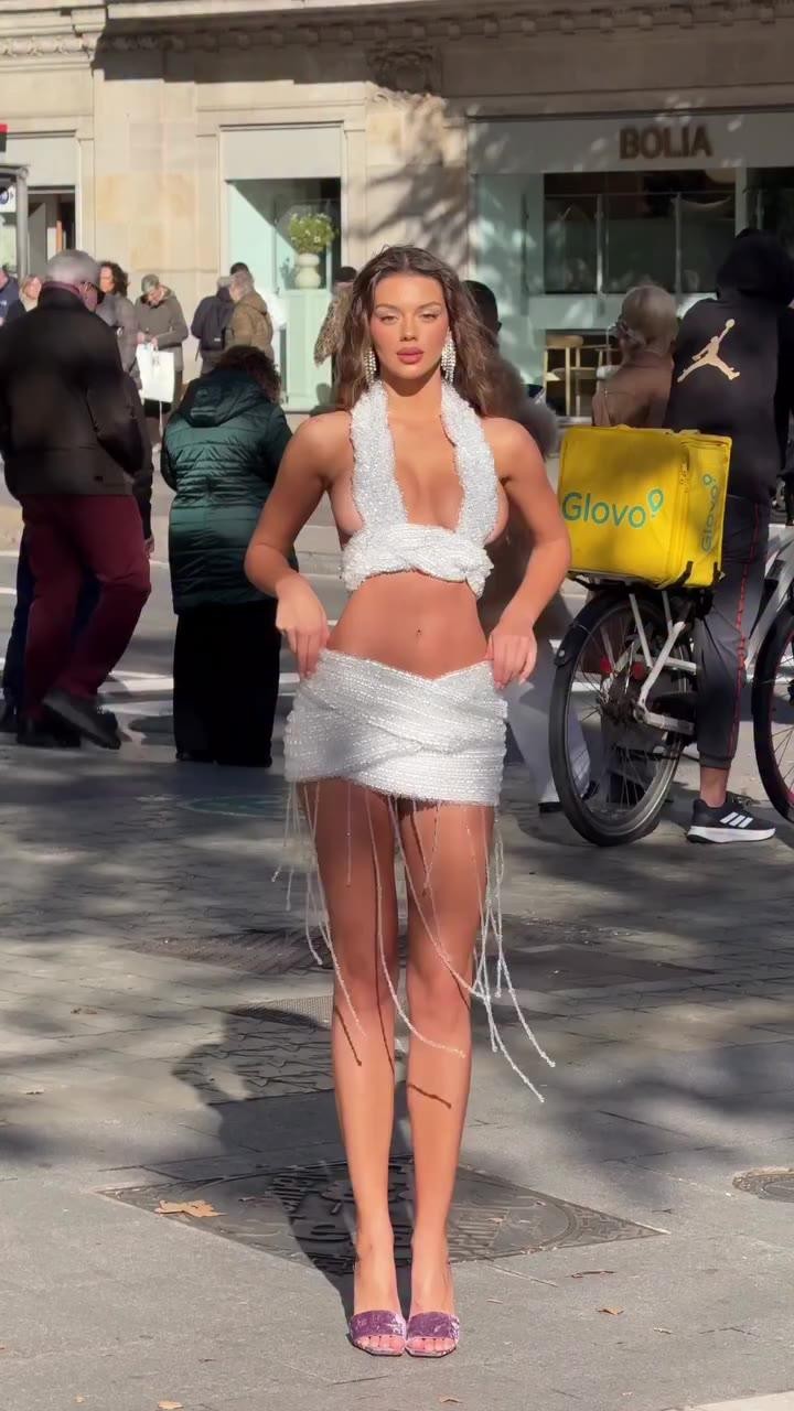 SPORTS SOS | [약후] 알바니아 출신 모델 저세상 몸매 확인 필수