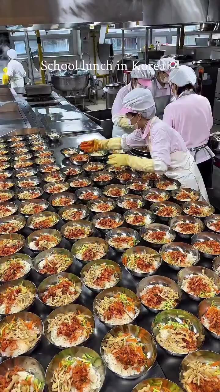 SPORTS SOS | 오늘 학교 급식은 잔치국수 나오는 날.avi 확인 필수