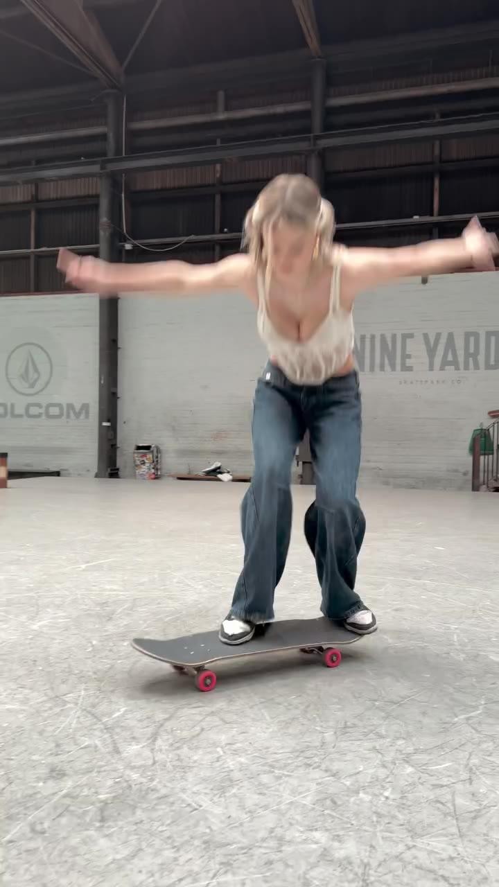 SPORTS SOS | 스케이트보드 연습하는 누나 gif