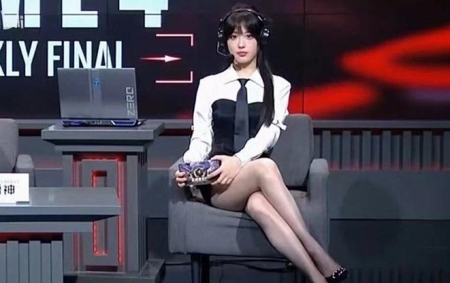 SPORTS SOS | 여성진행자의 노출이 너무 심하다 라는 항의를 받음 [속보]