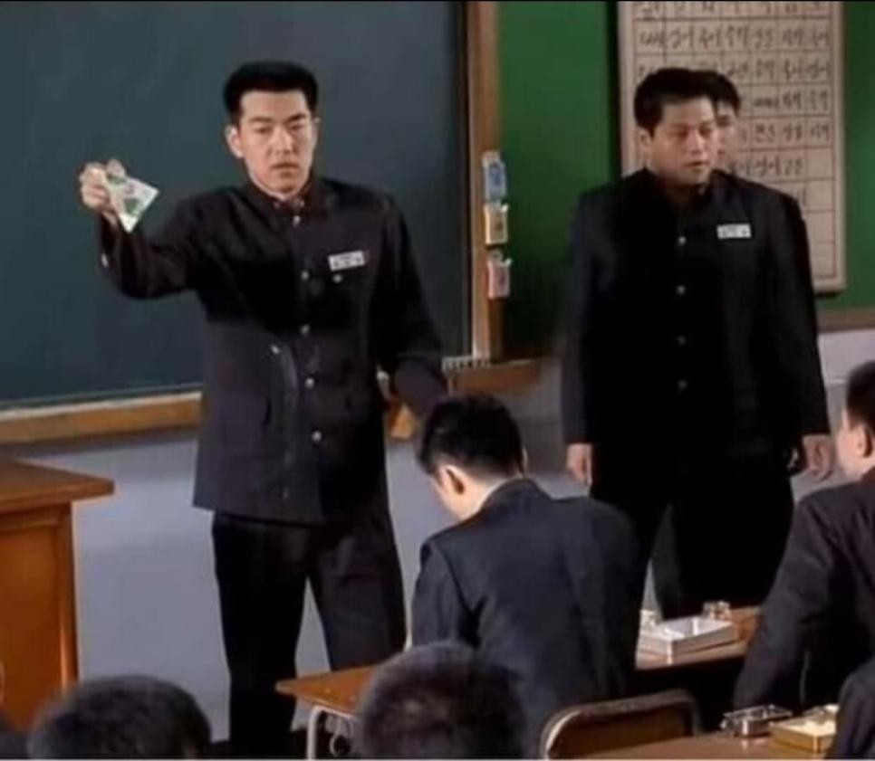 SPORTS SOS | 다 젖은 교복입고 우유통 흔드는 고딩.jpg 확인 필수