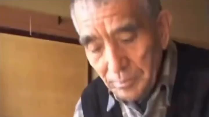 SPORTS SOS | 76세에 전자음악을 만들기 시작한 일본 농부.gif