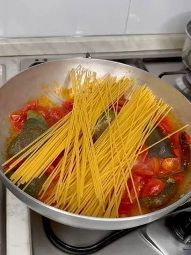 SPORTS SOS | 돌맹이 넣어서 먹는 파스타 확인 필수