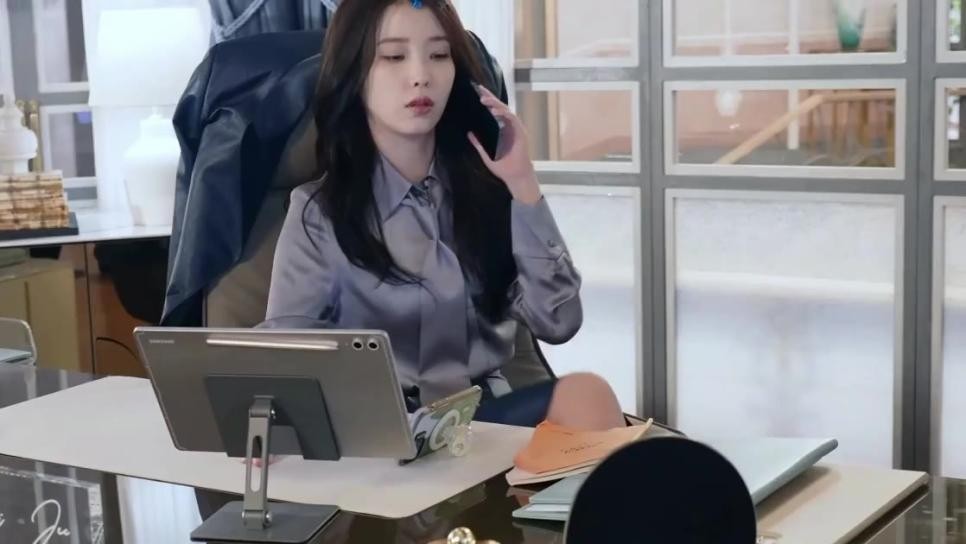 SPORTS SOS | 충주맨 자세 취해보는 아이유 확인 필수