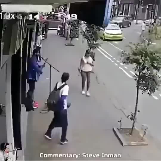 SPORTS SOS | 혐) 지나가던 사람들 주사기로 찌르던 정병환자 참교육 (필독)