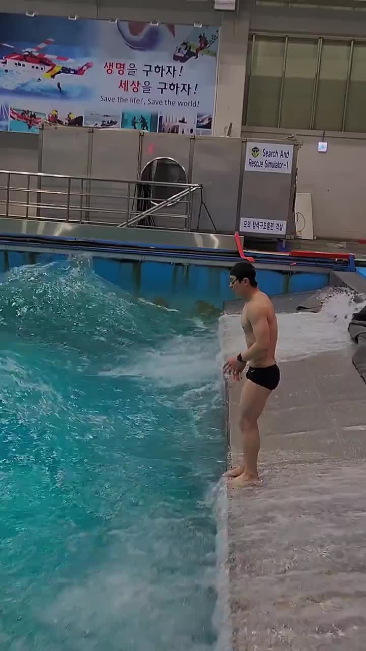 SPORTS SOS | 파도 엄청 치는 실내 수영장 [속보]