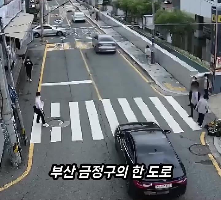 SPORTS SOS | 12대 중과실보다 자기 차 건들고 사진찍어가는게 더 억울하고 분했던 빡머갈 운전자 [속보]