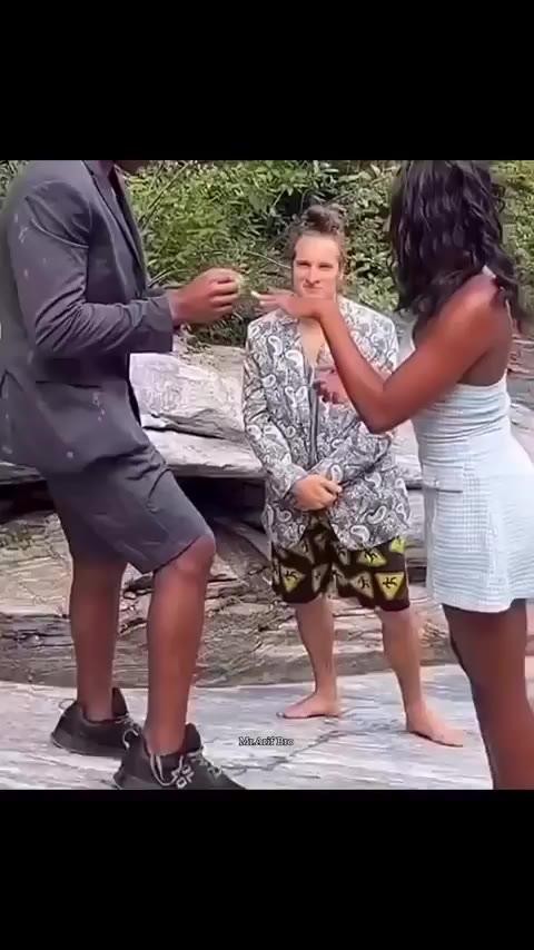 SPORTS SOS | 커플들의 은인이 된 남자.mp4 정보