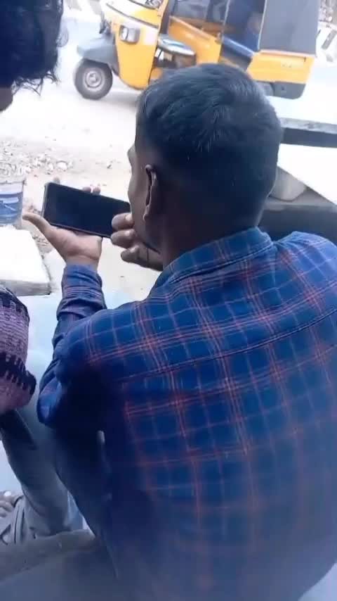 SPORTS SOS | 핸드폰에 뽀뽀하고 마리오가 되는 인도인