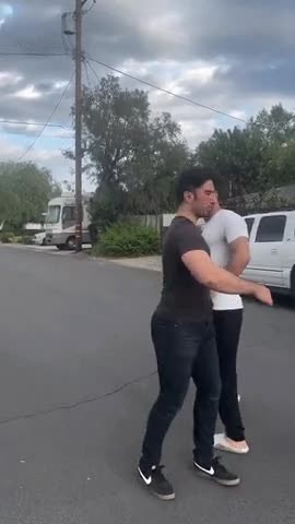 SPORTS SOS | 길거리 법칙 1. 위협하는 상대에게 배를 보여줘라 확인 필수