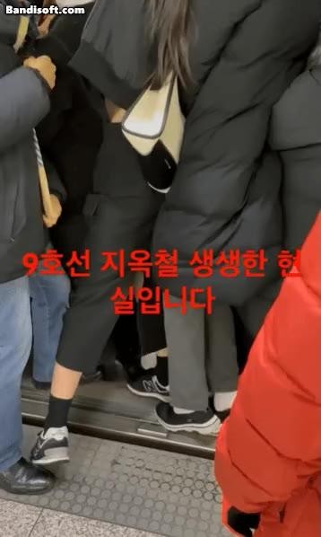 SPORTS SOS | 9호선 출퇴근러들의 일상